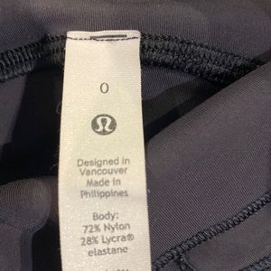 Like New !!!! Lululemon Black Size 0 Leggings with pockets